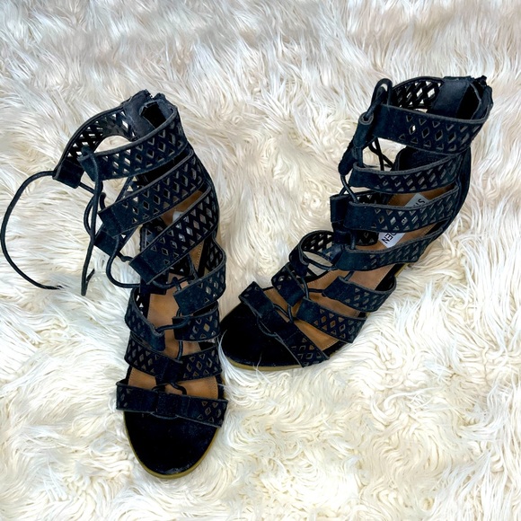 ⭐️ Steve Madden Delphine Gladiator Sandal ⭐️ - Picture 2 of 5